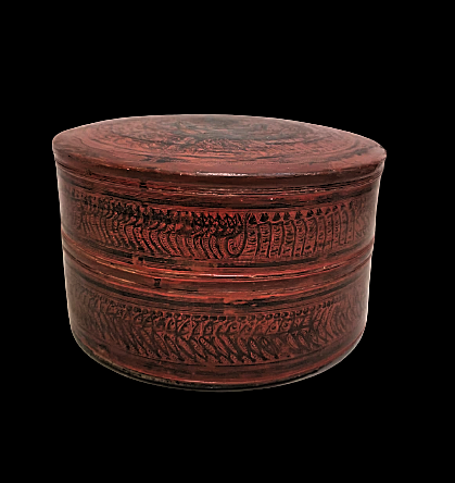 Old betel nut box- Lac1161